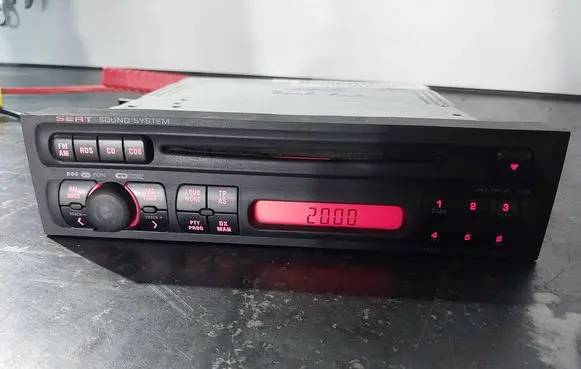 Seat Toledo II (1M) Radio/CD/DVD/GPS head unit 1M0035186D