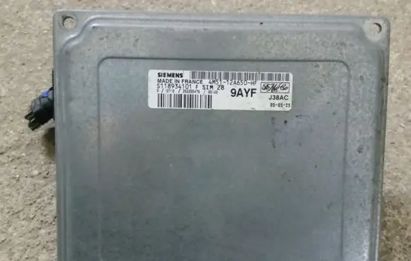 Ford Focus Engine control unit/module S118934101F 4M5112A650HF 9AYF