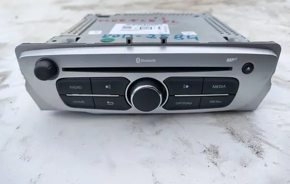 Renault Fluence Radio/GPS head unit trim 281154246R