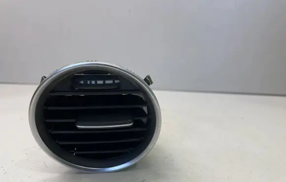 Mercedes-Benz C W204 Dashboard side air vent grill/cover trim A2048306754