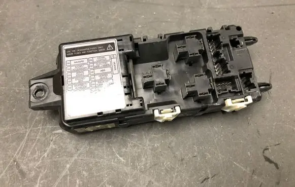 Volvo S40 Fuse module 0L110869 0L1108699004