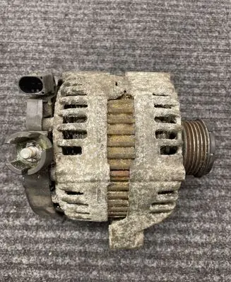 Volvo V70 Generator/alternator 30773111 0121615014
