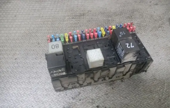Volkswagen Golf II Fuse module 357937039