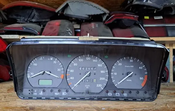 Volkswagen PASSAT B4 Speedometer (instrument cluster) 3A0919033C 6160593040