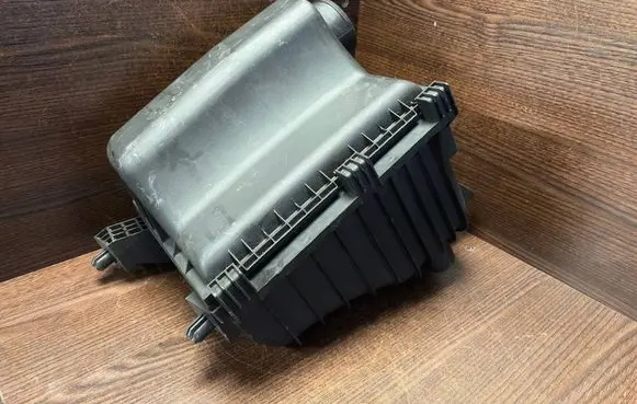 Mercedes-Benz Sprinter W901 W902 W903 W904 Air filter box 0010942403 0000903701