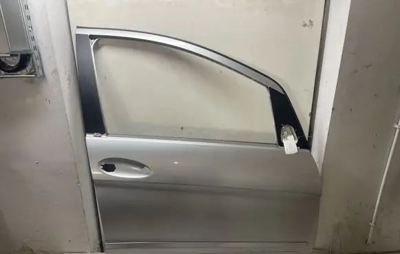 Mercedes-Benz B W245 Front door