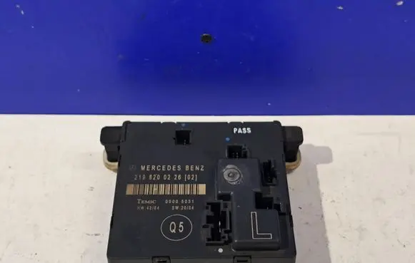 Mercedes-Benz CLS C219 Door control unit/module 2198200326