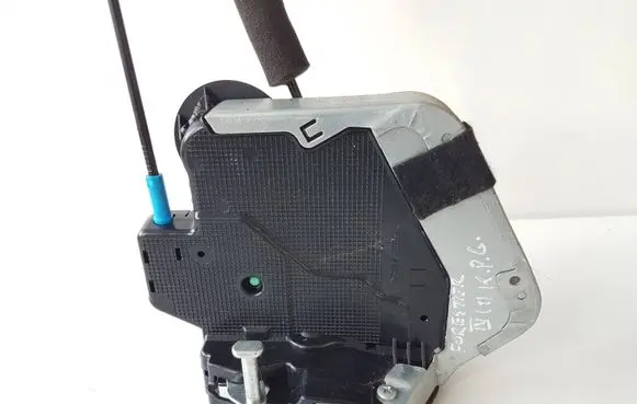 Subaru Forester SJ Rear door lock 2M5C0215