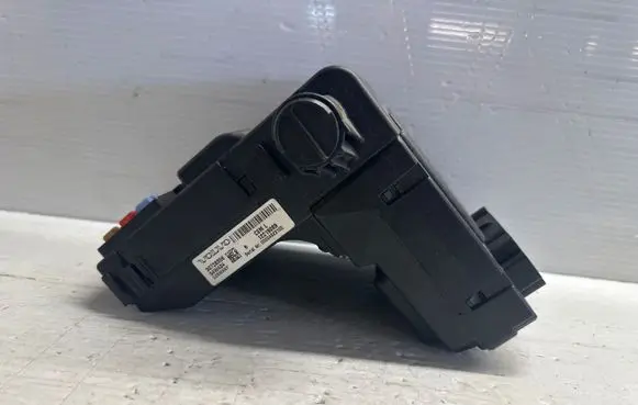 Volvo XC70 Fuse module 30728356
