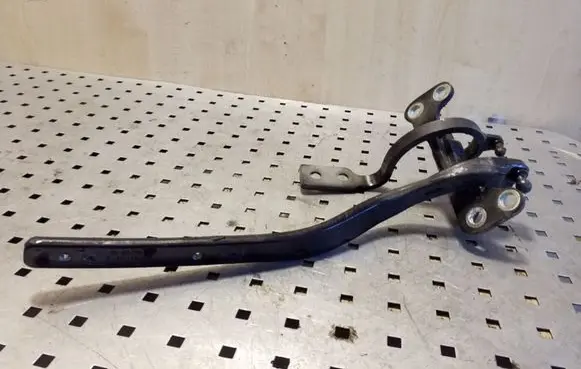 Volkswagen Touareg I Tailgate/trunk/boot hinge 7L6827301E