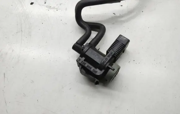 Volkswagen Tiguan Turbo solenoid valve 1K0906283A