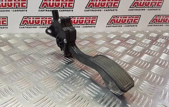 Toyota Prius (XW30) Accelerator throttle pedal 7811012010 1988007310 08L26E00198