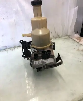 Peugeot Expert Power steering pump 9818127580