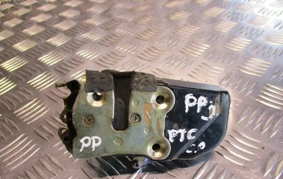Chrysler PT Cruiser Front door lock