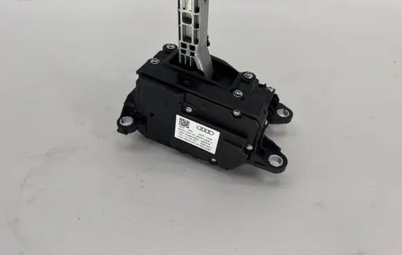 Audi A5 Gear shifter/selector 8W2713041J