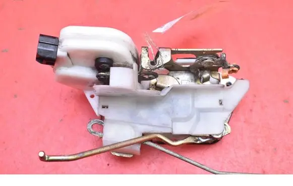 Mitsubishi Outlander Front door lock
