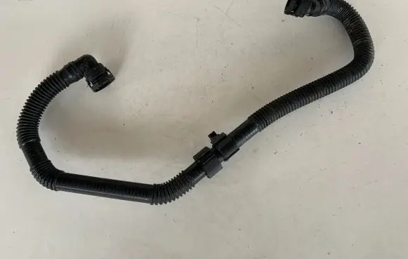 Audi Q7 4M Breather hose/pipe 4M0133817J