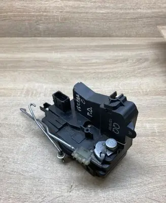 Opel Vectra C Front door lock 13210769