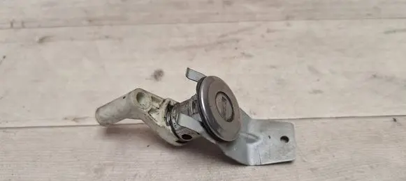 Dacia Sandero Front door lock (next to the handle) 