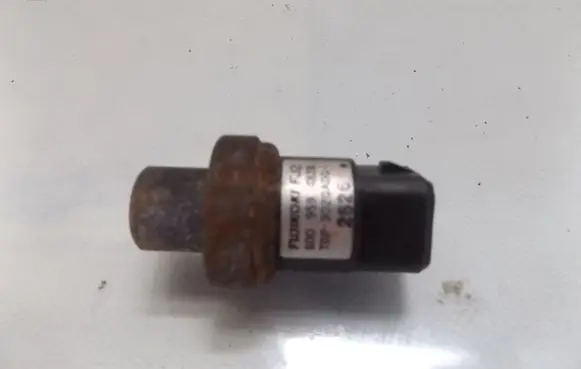 Volkswagen PASSAT B5 Air conditioning (A/C) pressure sensor 8D0959482A