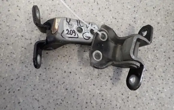 Toyota Yaris Front door hinge set 
