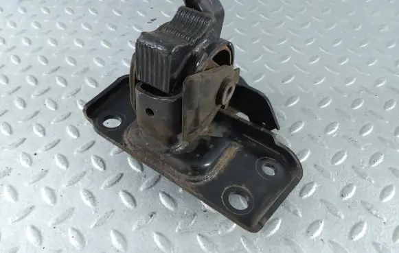Toyota Avensis T270 Gearbox mount 123720R030