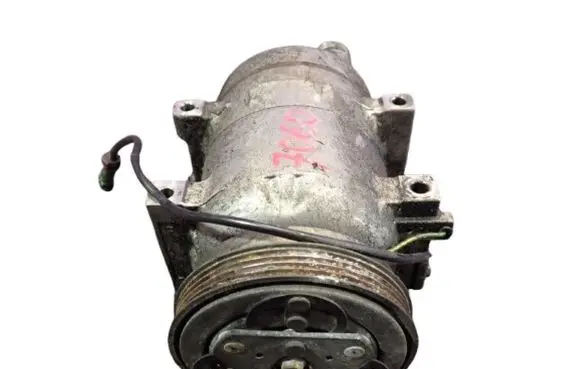 Volkswagen PASSAT B5 Air conditioning (A/C) compressor (pump) 8D0260805M