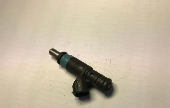Audi A4 S4 B6 8E 8H Fuel injector 06B133551K
