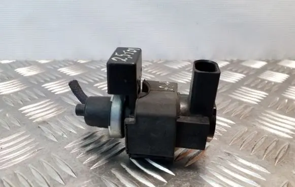 Audi A4 S4 B6 8E 8H Vacuum valve 8E0906628