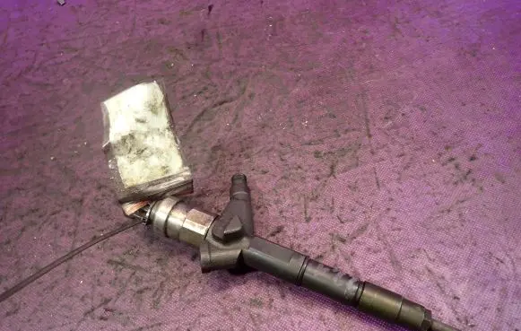 Nissan Primera Fuel injector 16600AU600