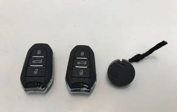 Opel Mokka B Ignition key/card 9809759880