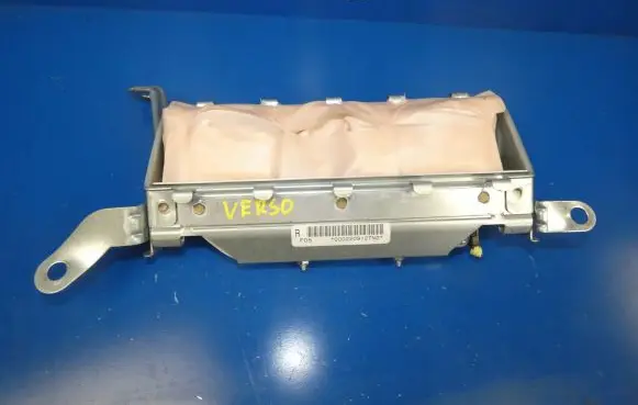 Toyota Verso Knee airbag 