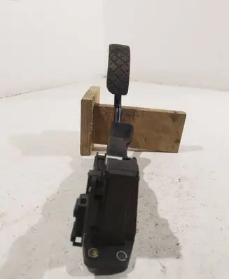 Skoda Octavia Mk1 (1U) Accelerator throttle pedal 1J2721503H 481203365 0281002346