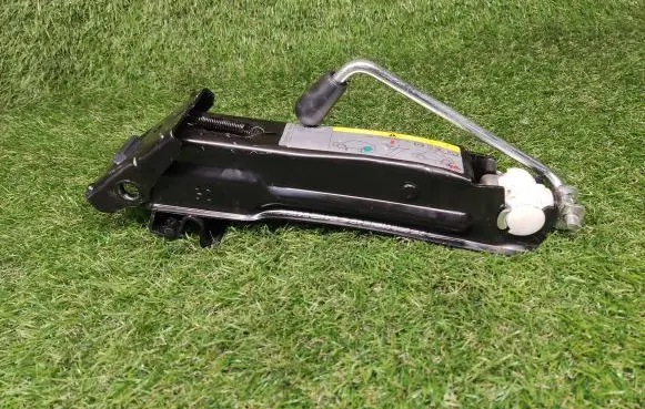 Skoda Fabia Mk2 (5J) Lift Jack 5J0011031