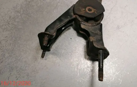 Toyota Corolla Verso AR10 Engine mount bracket