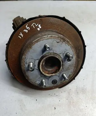 Rear wheel hub