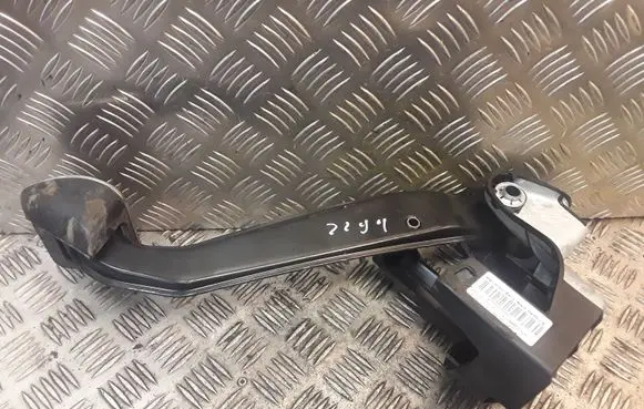 Mercedes-Benz E A207 Brake pedal 2042902301 A2042902301