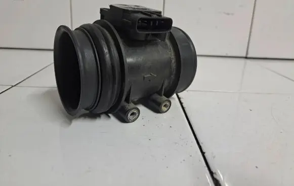 Volvo V70 Mass air flow meter 30713512 S18090 MB1974080041