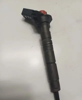 Mercedes-Benz E C207 W207 Fuel injector A6420701187