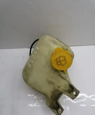Subaru Impreza II Windshield washer fluid reservoir/tank E13002353