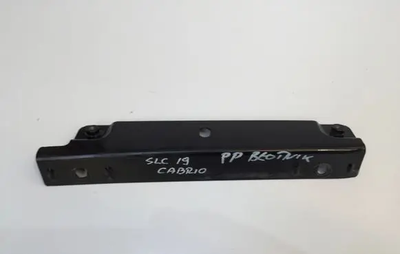 Mercedes-Benz SLC R172 Fender mounting bracket A1728800814