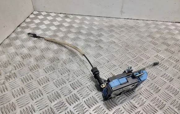 Volvo S60 Front door lock 8650544