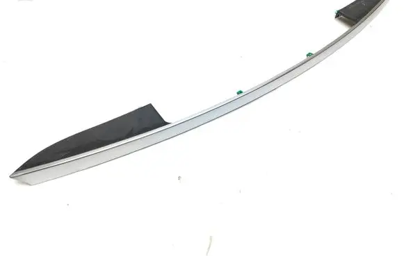 Hyundai Santa Fe Trunk door license plate light bar 87332S2000