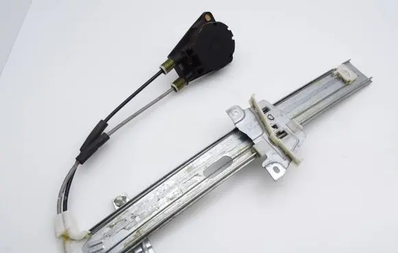 Mazda 626 Rear door manual window regulator