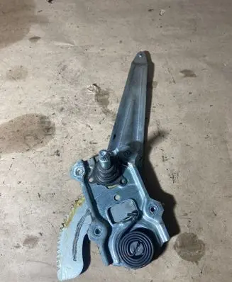 Suzuki SX4 Rear door manual window regulator 