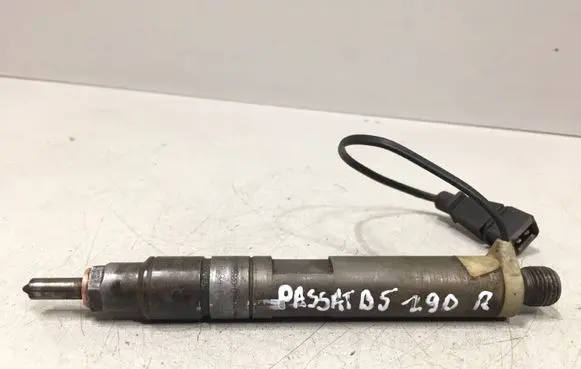 Volkswagen PASSAT B5 Fuel injector 028130201J