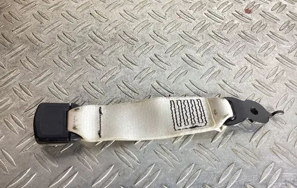 Middle seatbelt buckle (rear)