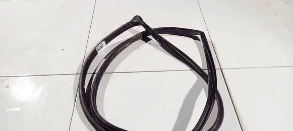 Mazda 5 Rubber seal front coupe door 