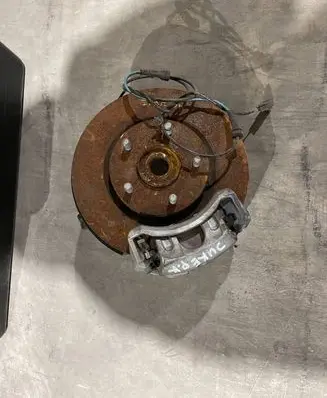 Nissan Juke I F15 Front wheel hub