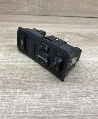 Toyota Avensis T250 Wing mirror switch 183574